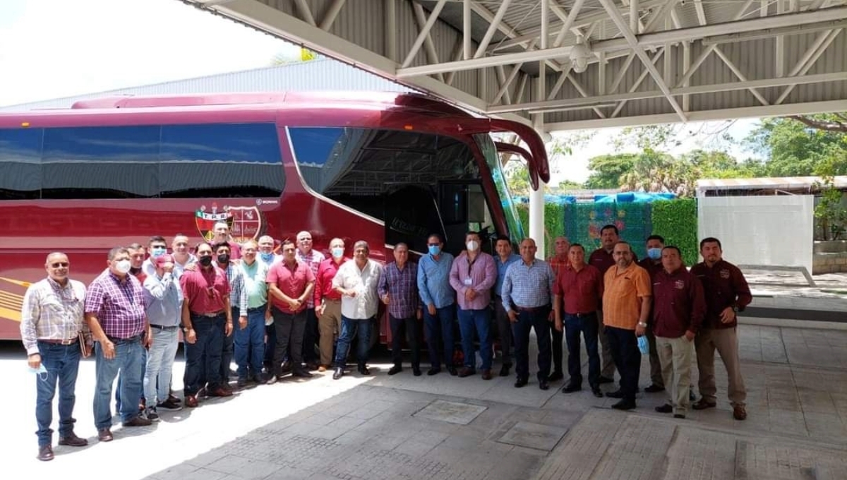 Sindicato petrolero de Ciudad del Carmen compra autobús usado en 4.3 mdp, denuncian