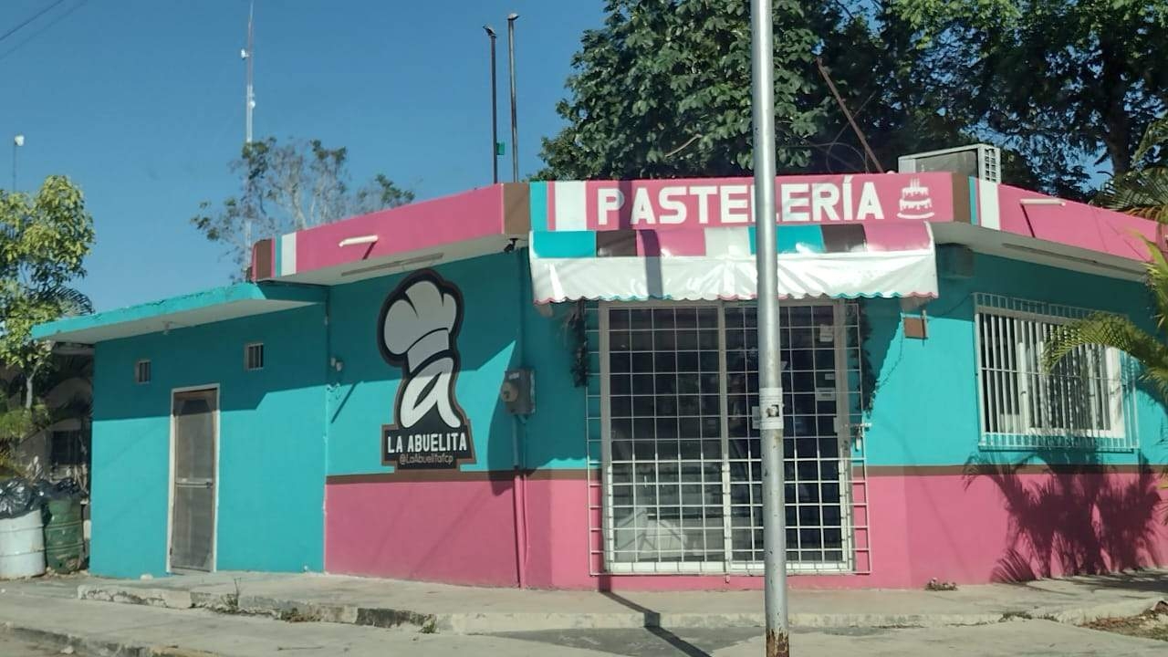 Delincuentes entran a robar a una pastelería de Felipe Carrillo Puerto