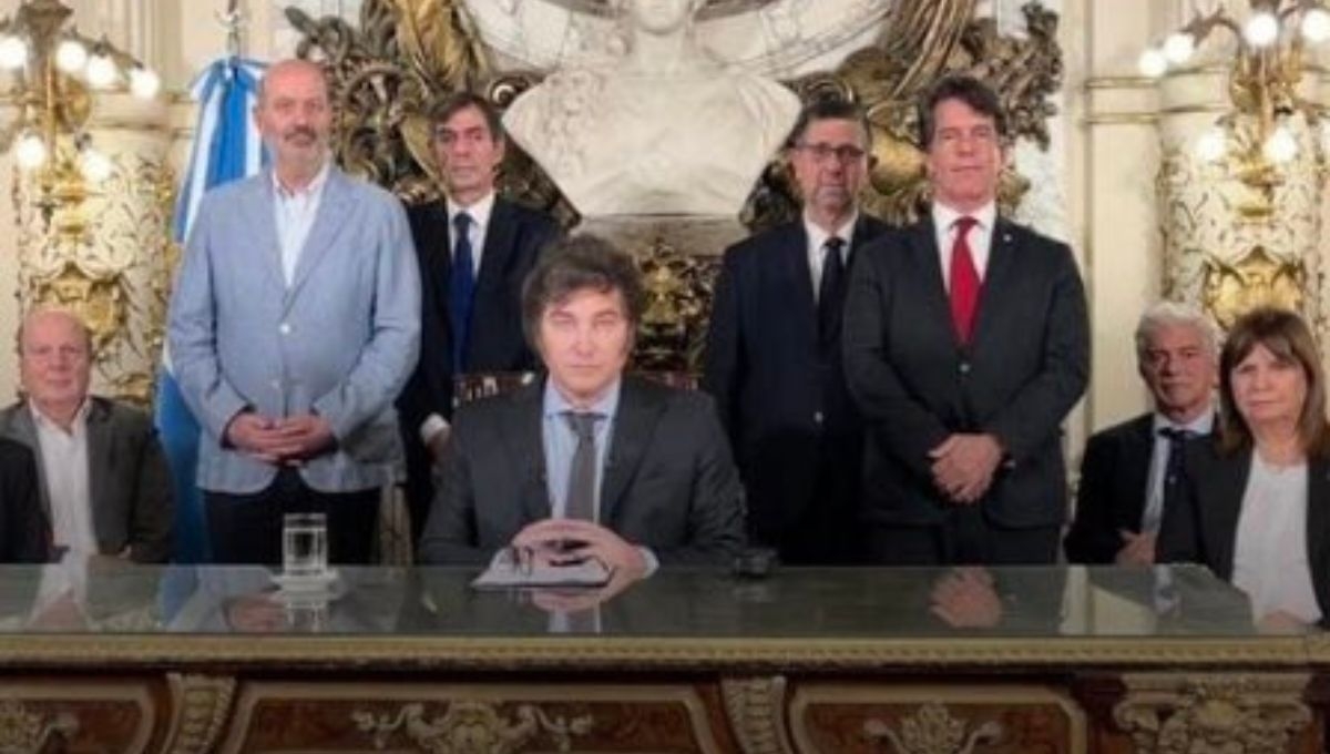 El Presidente de Argentina, Javier Milei anunció un plan que contempla la reforma de más de 300 normas para sentar "las bases de la reconstruccio´n de la economi´a"
