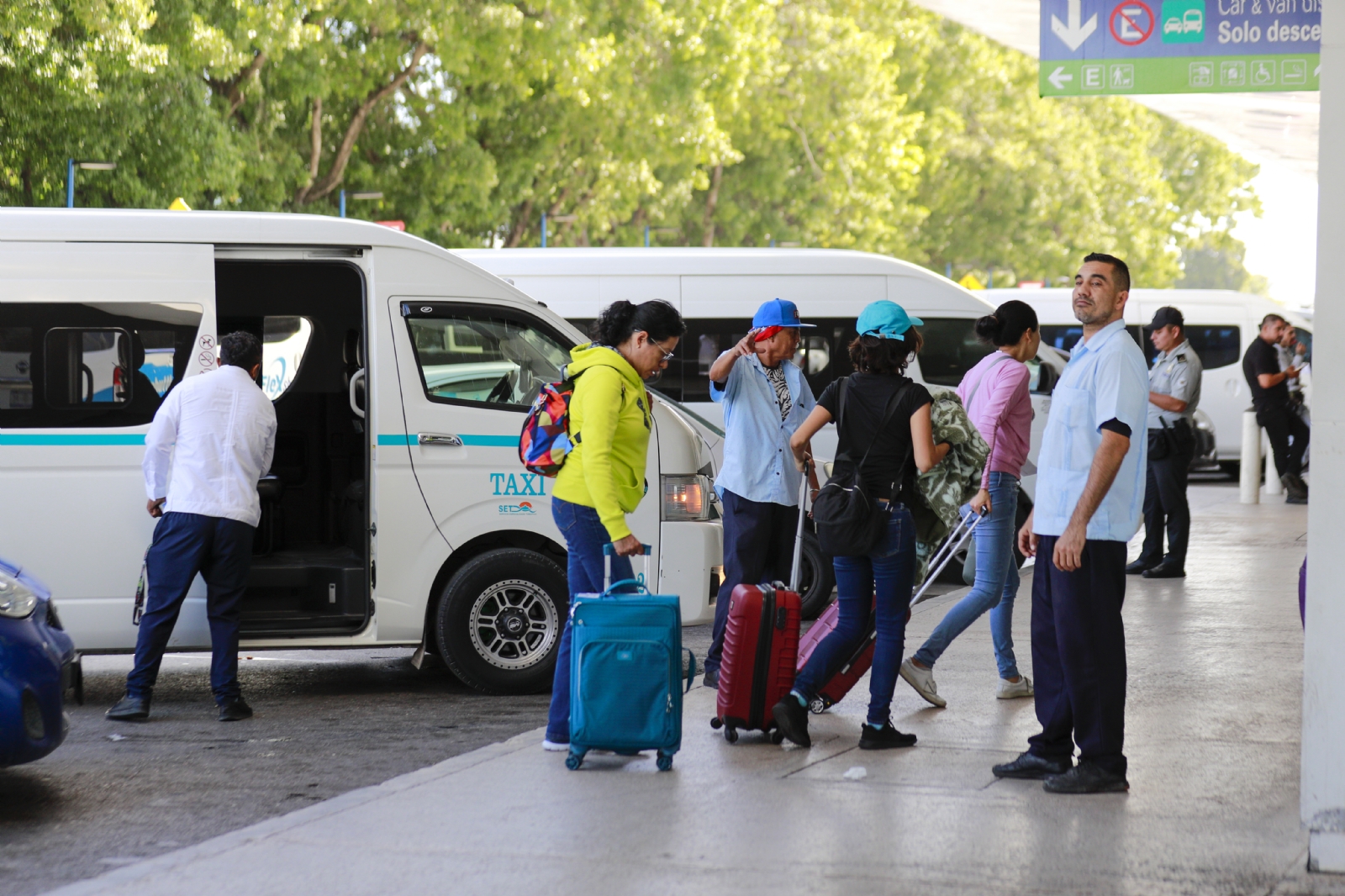 Transportistas del aeropuerto de Cancún le dicen no a la terminal de Tulum