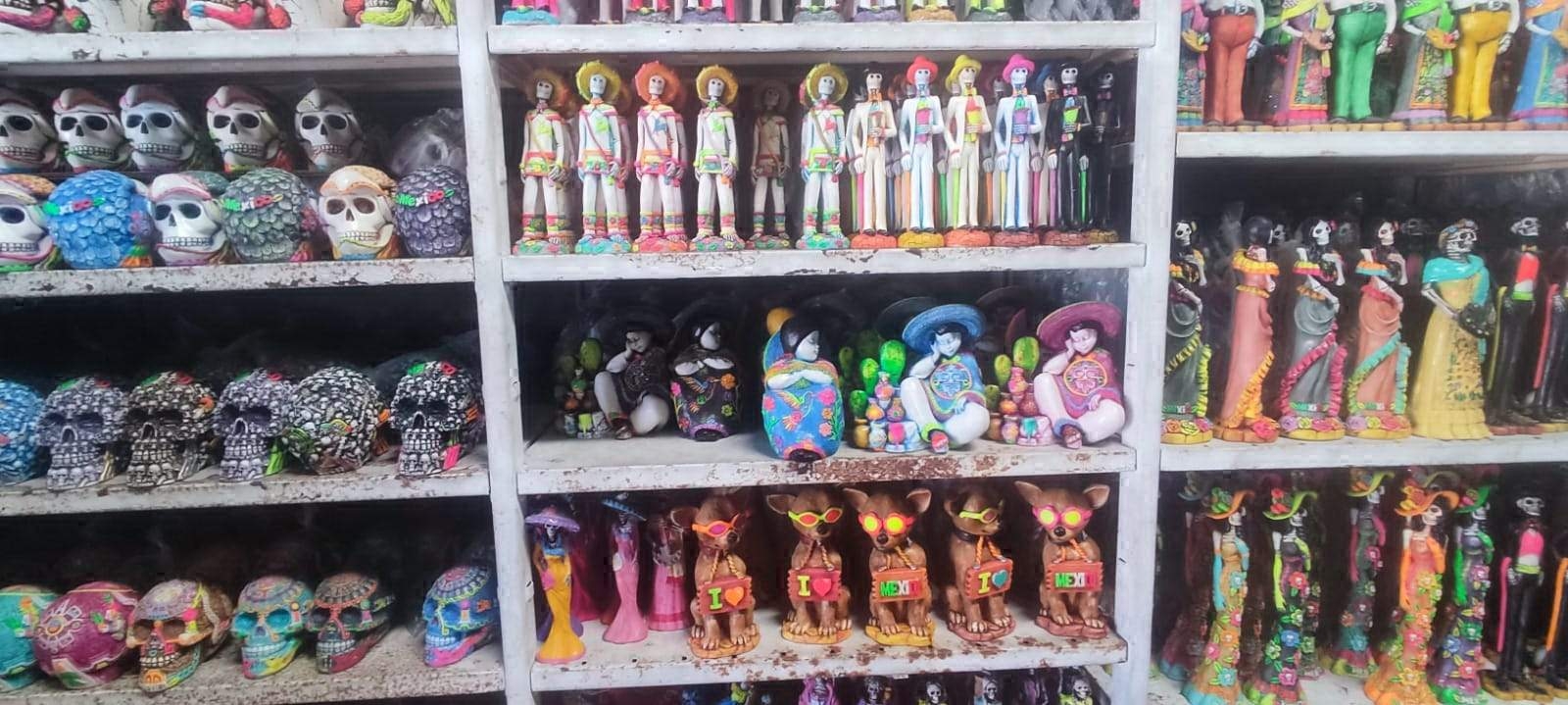 'Invasión' de mercancía China pone en riesgo a artesanos mexicanos en Playa del Carmen