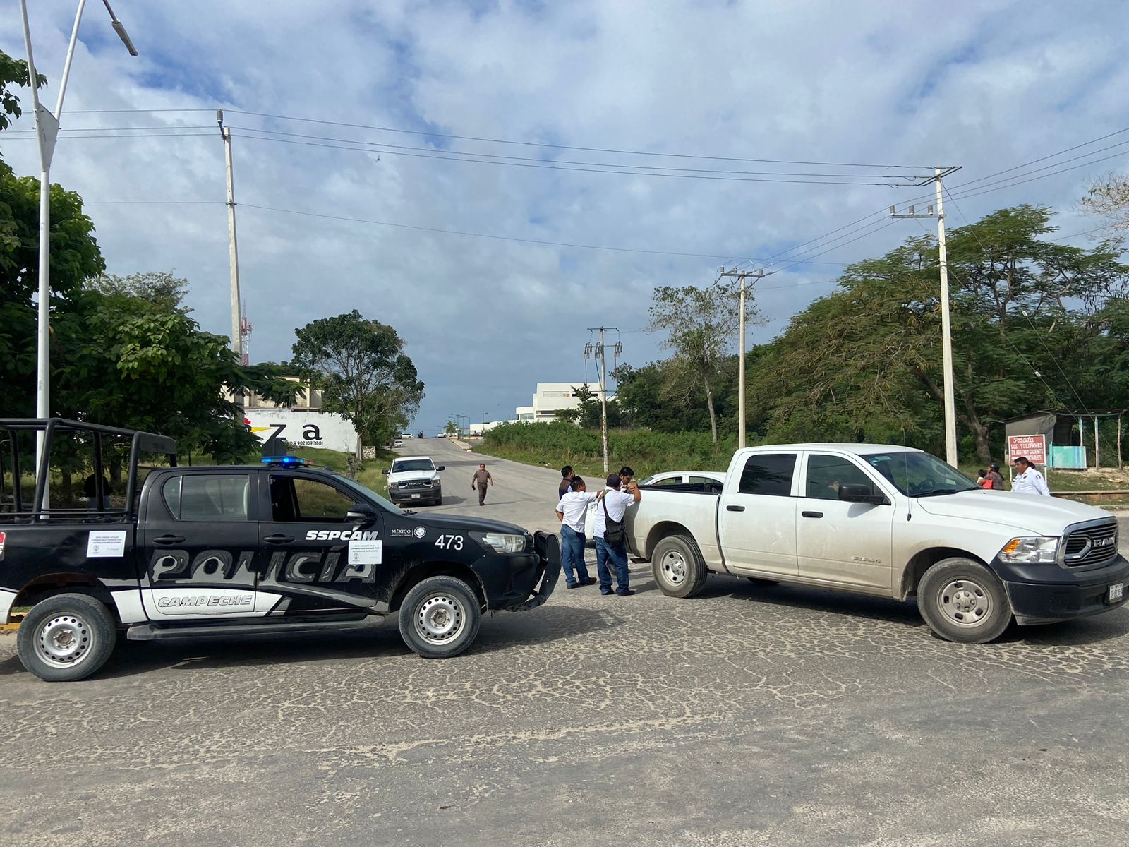 Conductor de una camioneta no respeta su alto y provoca accidente en Escárcega, Campeche