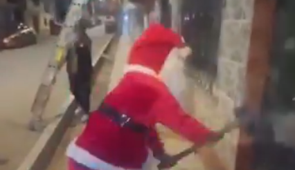 Santa Claus detiene a tres presuntos delincuentes en Perú