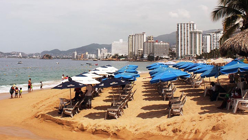 Las playas de Acapulco lucieron vacías esta Navidad