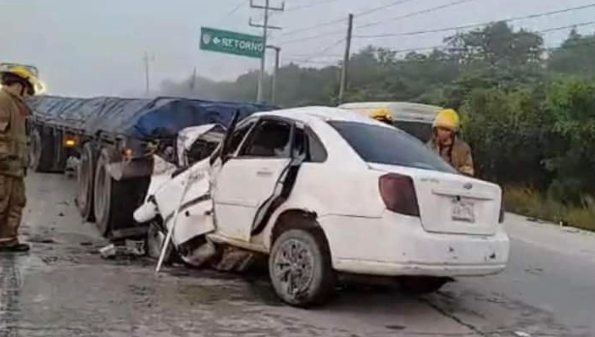 Aparatoso accidente en carretera federal de Tulum deja tres personas muertas