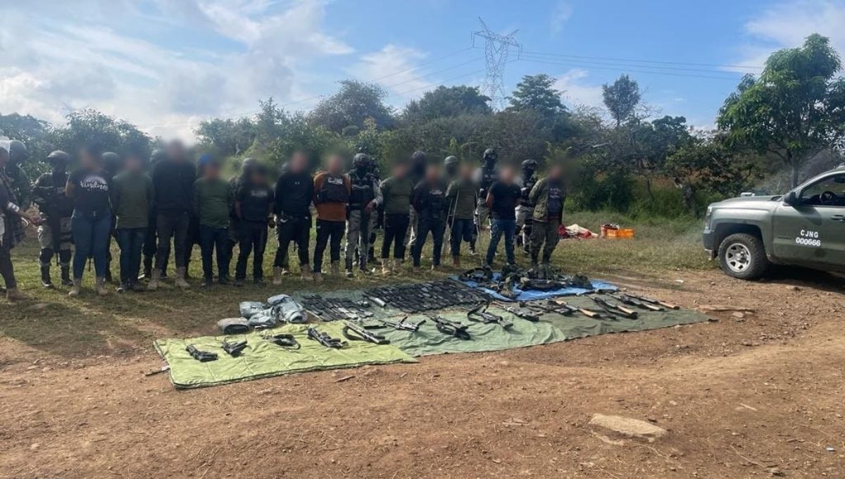 Sedena y Guardia Nacional detienen a 13 sicarios del CJNG en Uruapan con un arsenal