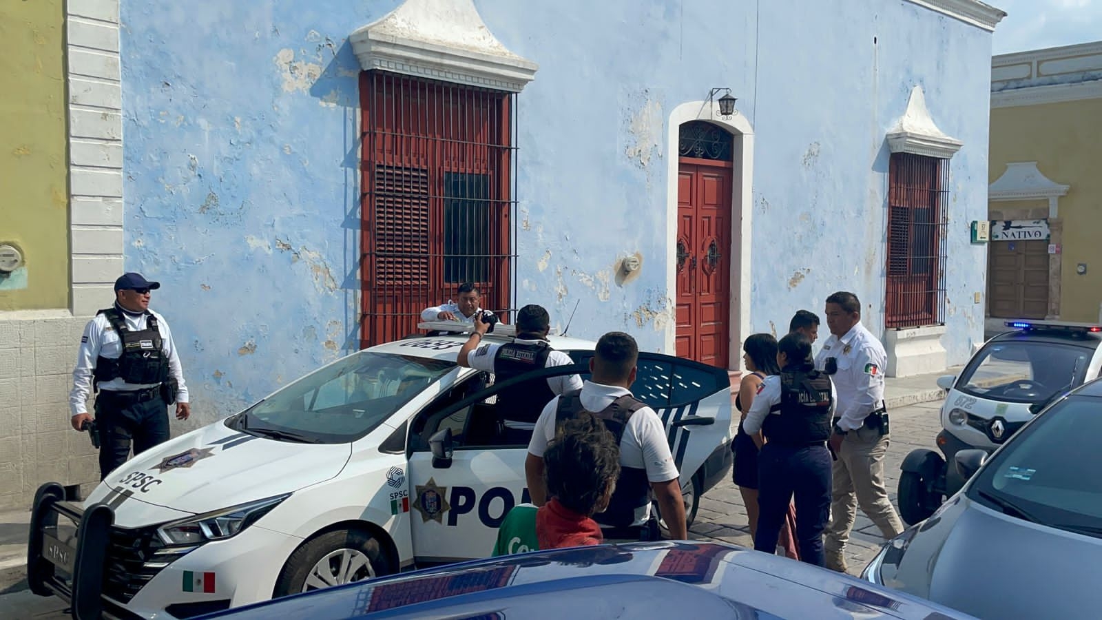 Aseguran a dos mujeres por presunto robo en tienda departamental de Campeche