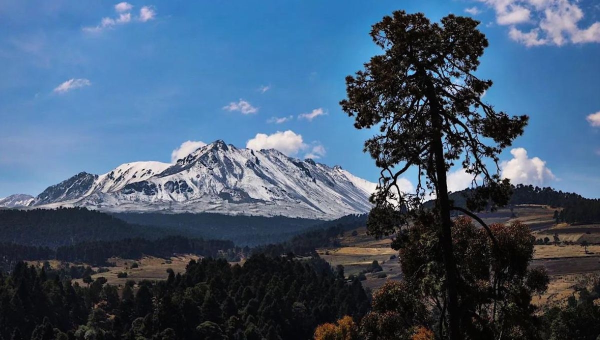 Autoridades del Estado de México informaron que debido al mal clima de los últimos días, quedó cerrado el acceso al Nevado de Toluca y al Parque Nacional Izta-Popo