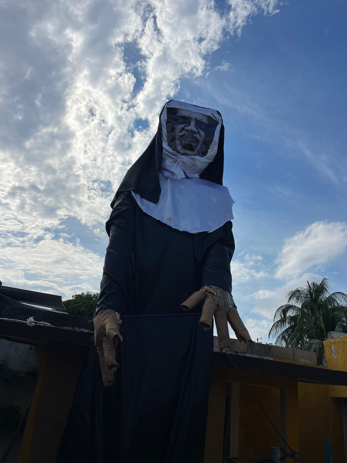 ¡Adiós Año Viejo! Crean monja de seis metros en Cancún para quemar el 31 de diciembre