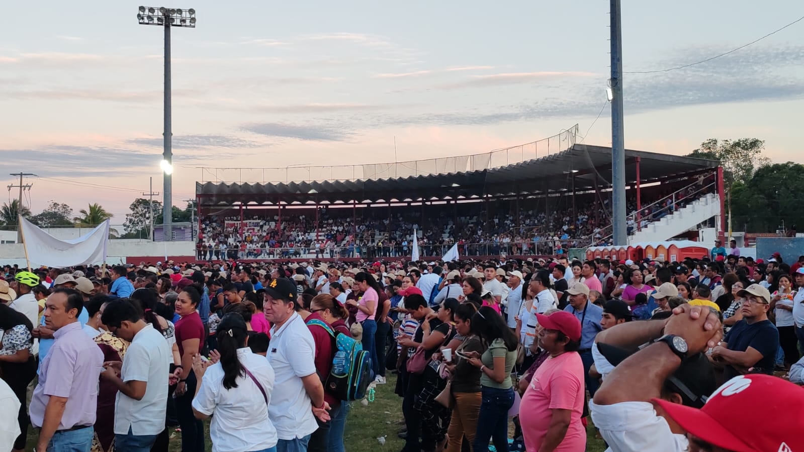 Claudia Sheinbaum abarrota estadio de béisbol en Champotón: EN VIVO