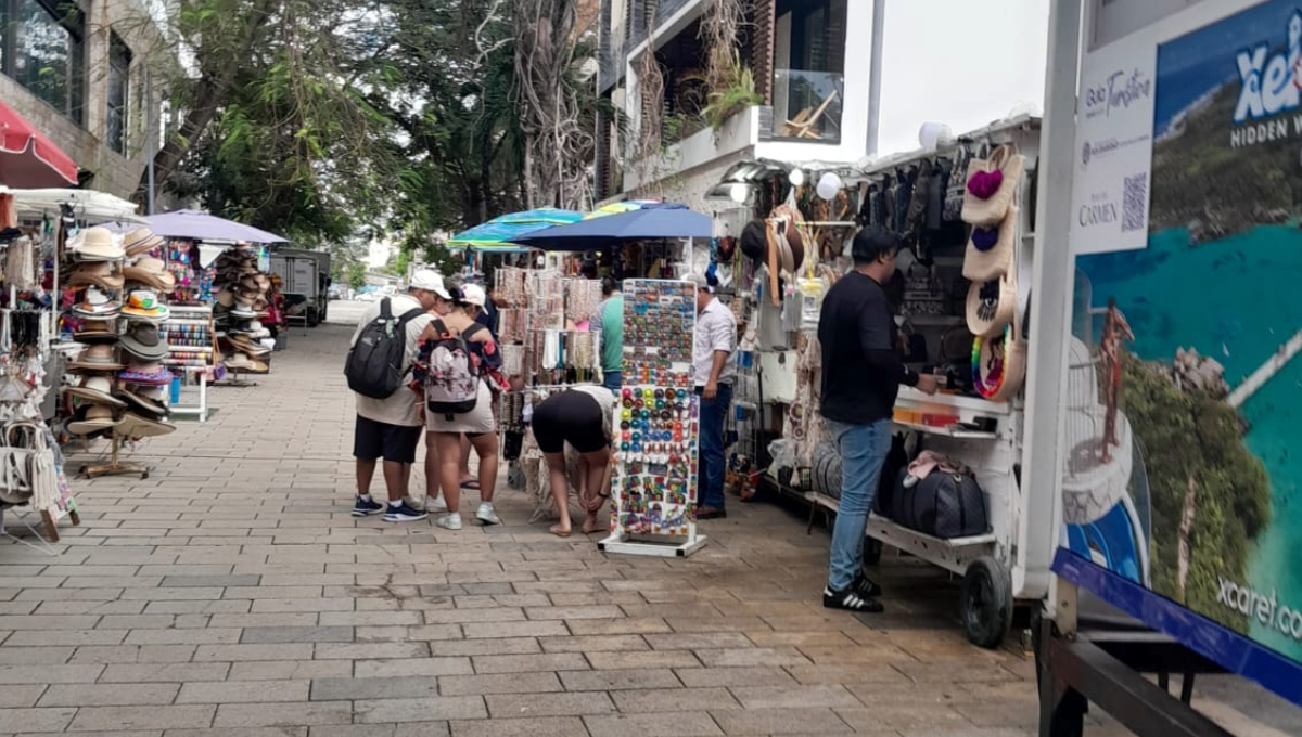 Otorgan permisos para puestos ambulantes en la Quinta Avenida de Playa del Carmen