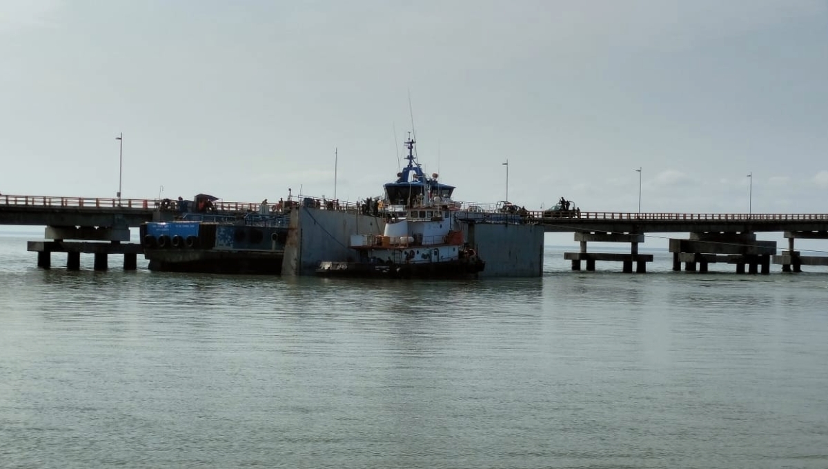 Semar y la empresa dueña del barco trabajan para reparar los daños en el puente