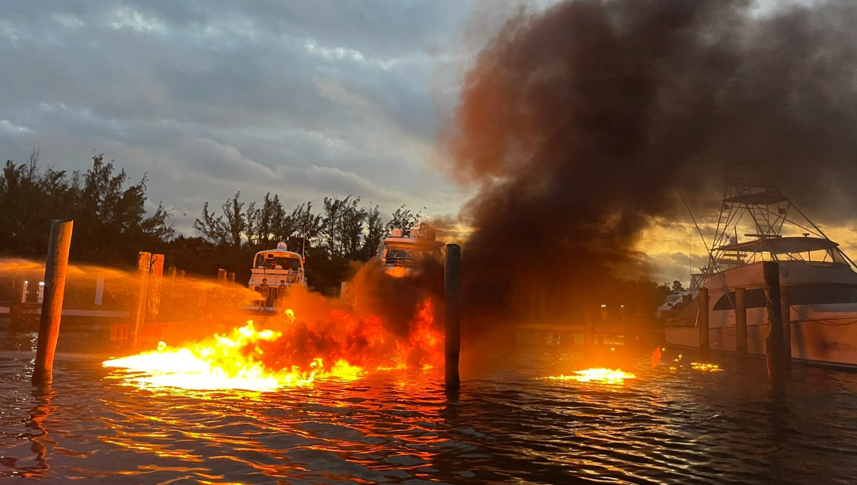 Se incendia embarcación extranjera en Isla Mujeres