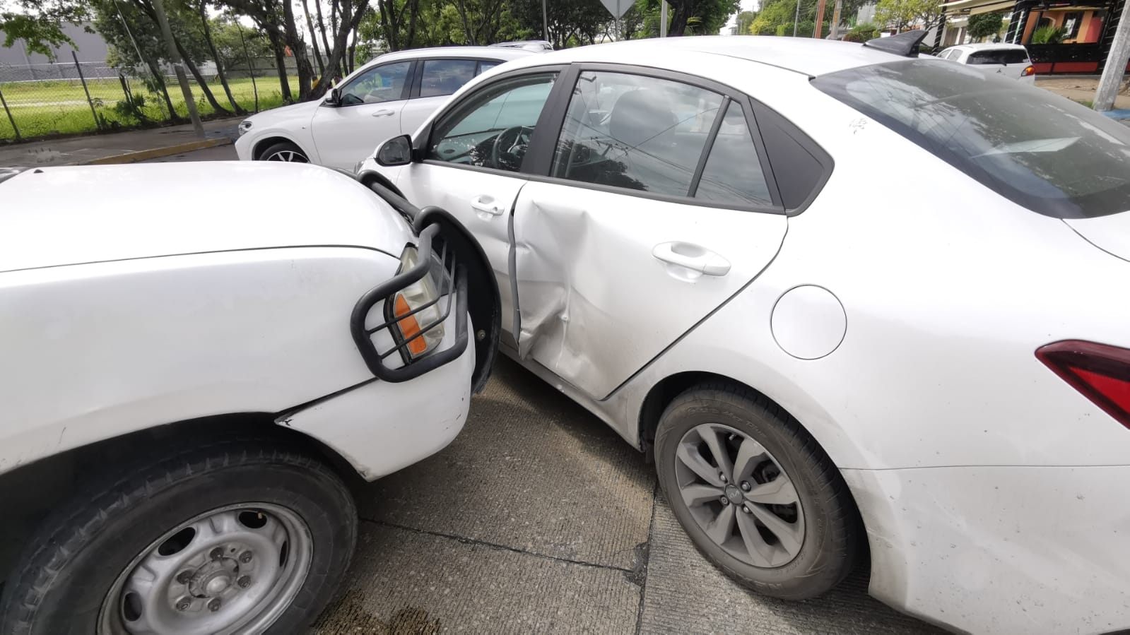 Conductor imprudente provoca accidente en Ciudad del Carmen