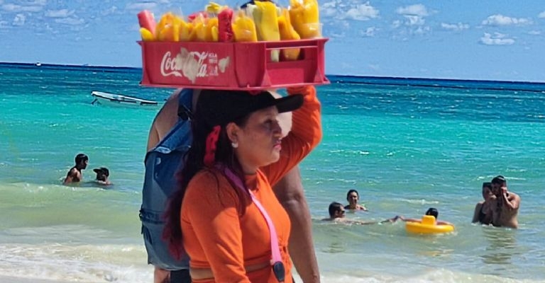 Esta es la razón de la prohibición del ambulantaje en los arenales de Playa del Carmen