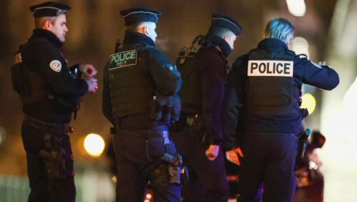 ¡Ataque en París! Terrorista mata con un cuchillo a un joven cerca de la Torre Eiffel