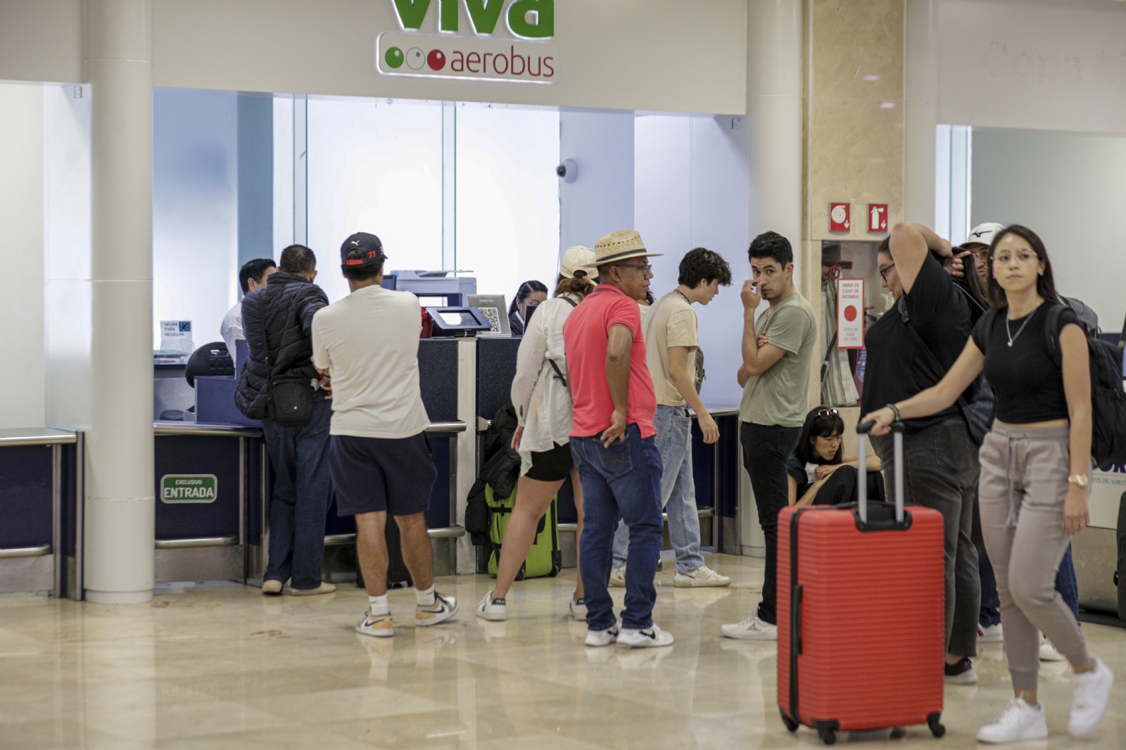 VivaAerobus provoca caos en el Aeropuerto de Cancún
