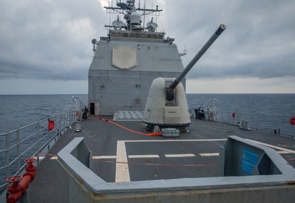 Atacan buque de guerra de Estados Unidos en el Mar Rojo