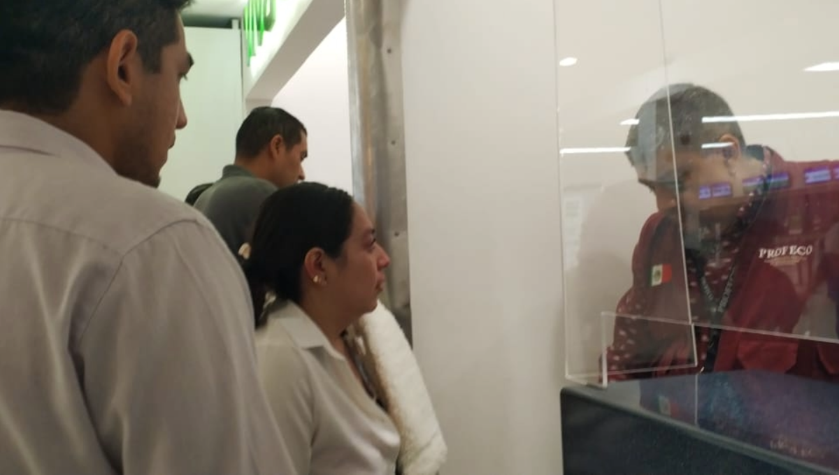 Aeropuerto de Mérida: Mujer pierde vuelo de salida y le exigen que compre otro boleto