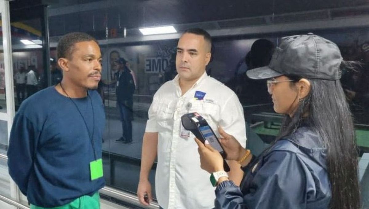 122 migrantes venezolanos regresaron a su país en vuelo de repatriación desde México