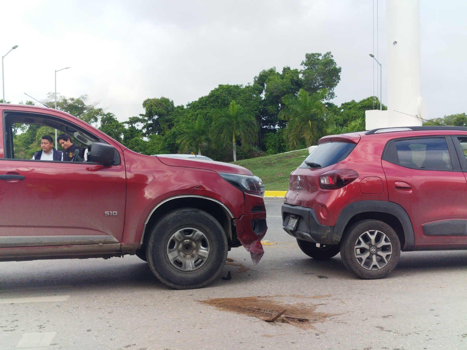 Por andar aprisa, automovilista choca por alcance en Campeche