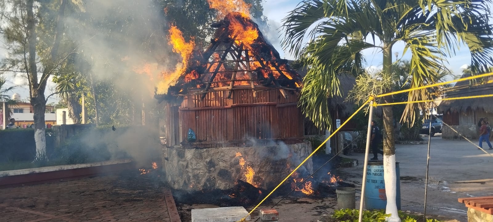 Se incendia una palapa en el parador turístico de Kantunilkín: VIDEO