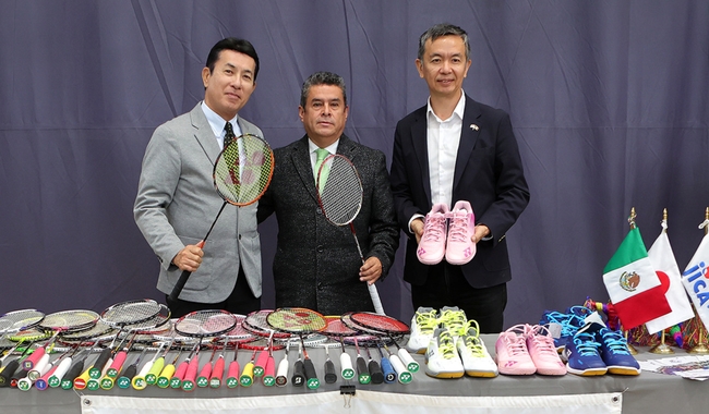 Conade recibe equipo de bádminton donado por el Gobierno de Japón