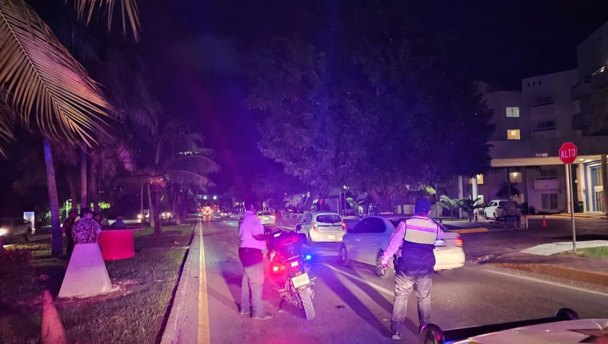 Motociclista muere luego de chocar contra grúa en Cancún