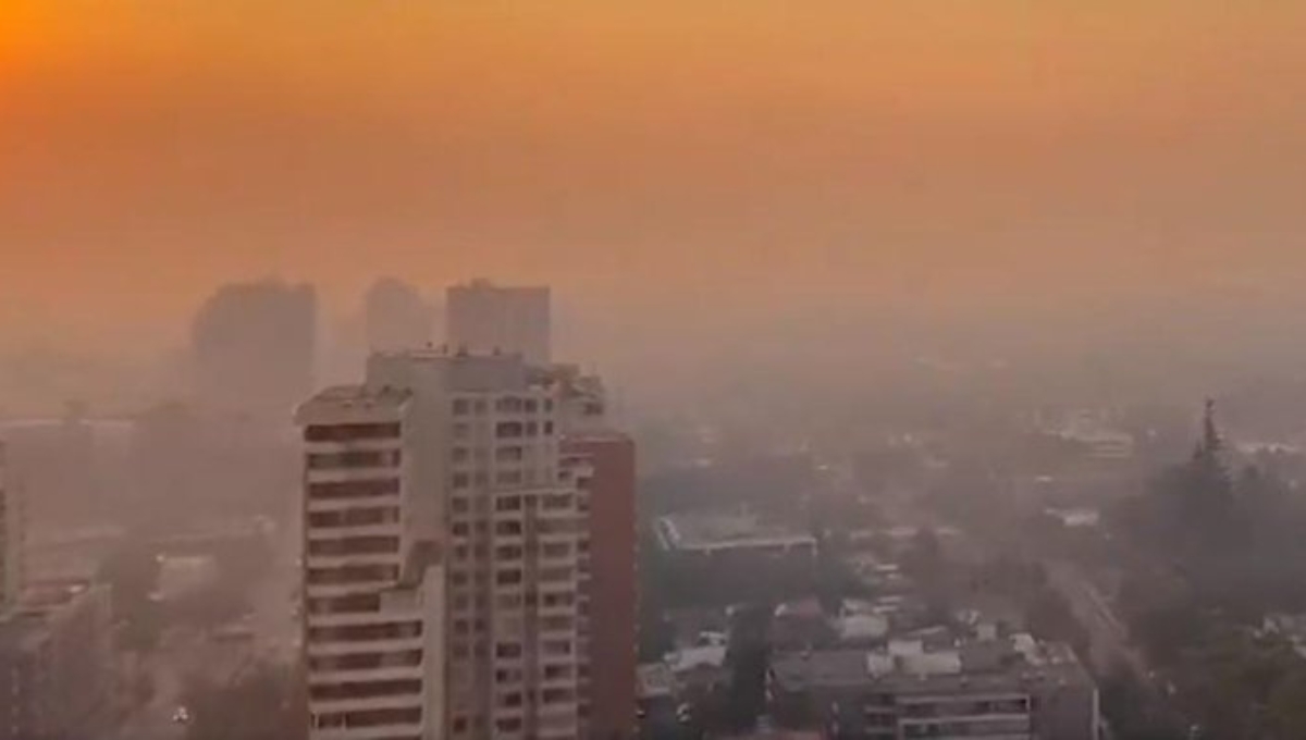 Enorme nube de humo cubre la zona Metropolitana de Chile: VIDEO