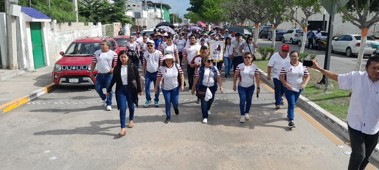 En Campeche, sindicalizados del Cobacam marchan para exigir el pago de 21 mdp