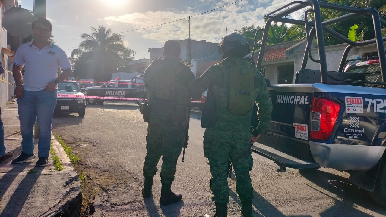 Taxista apodado el ‘Cochiloco’ recibe seis tiros en la cara frente a su casa en Cozumel