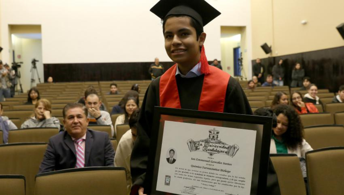 Niño genio se convierte en el egresado más joven de la Universidad de Guadalajara