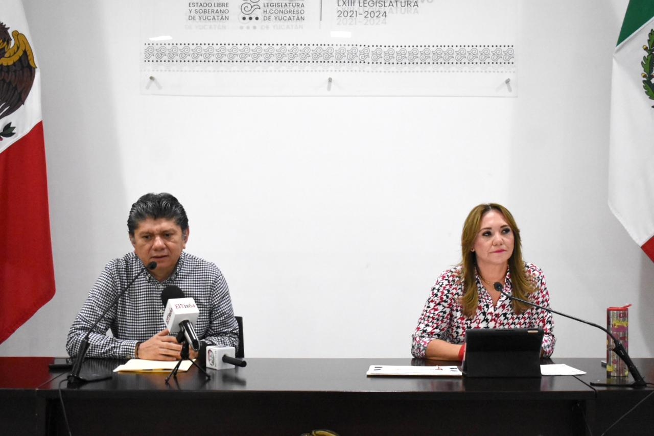 Gaspar Quintal y Karla Franco Blanco presentaron la iniciativa