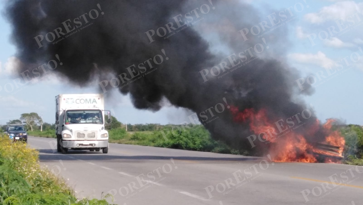 Camioneta se incendia en la carretera Buctzotz-San Antonio Cámara