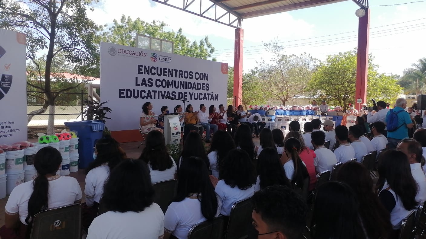 Leticia Ramírez, titular de la SEP, se reúne con estudiantes al Sur de Mérida: EN VIVO