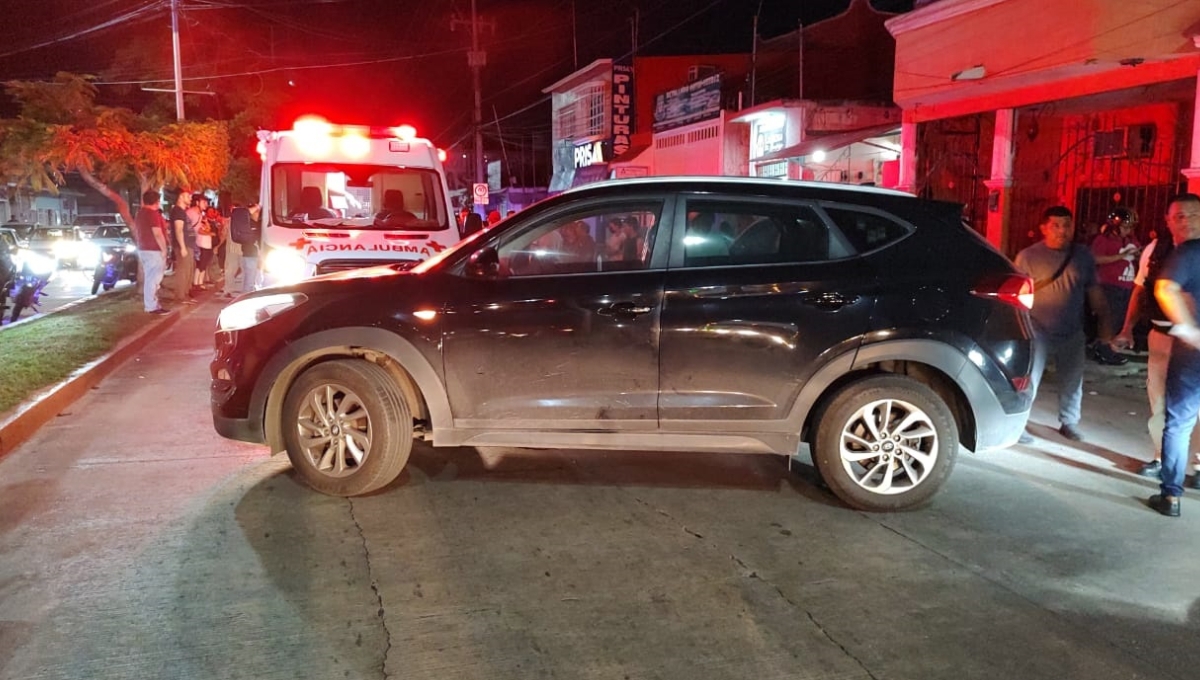 Mujer gravemente lesionada tras chocar con una camioneta en Ciudad del Carmen