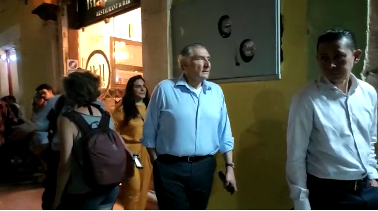 El titular de la Segob, Adán Augusto López, pasea por las calles de Campeche