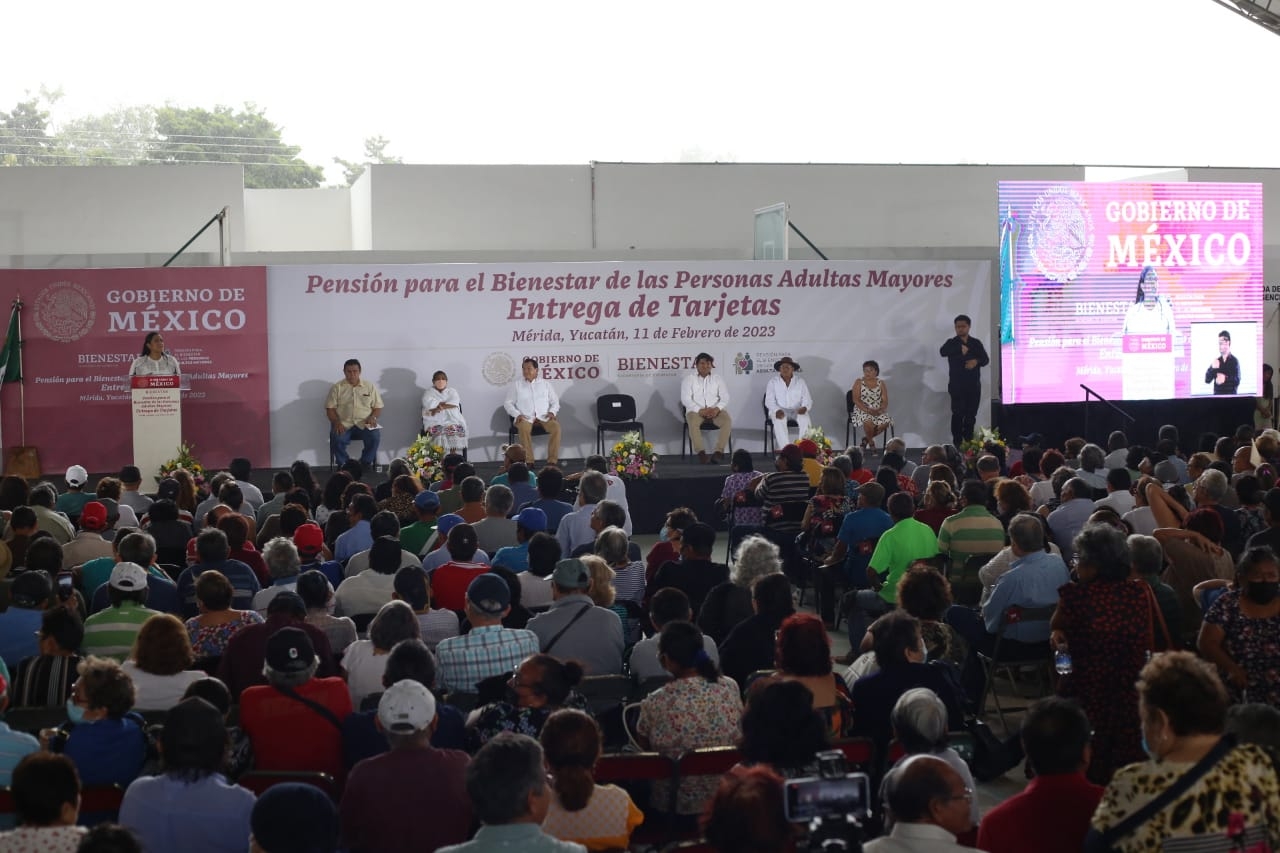 Secretaria de Bienestar federal entrega mil tarjetas a beneficiarios de Yucatán