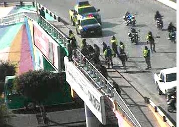 Un hombre intenta quitarse la vida al lanzarse desde el puente Salvador Nava en San Luis Potosí