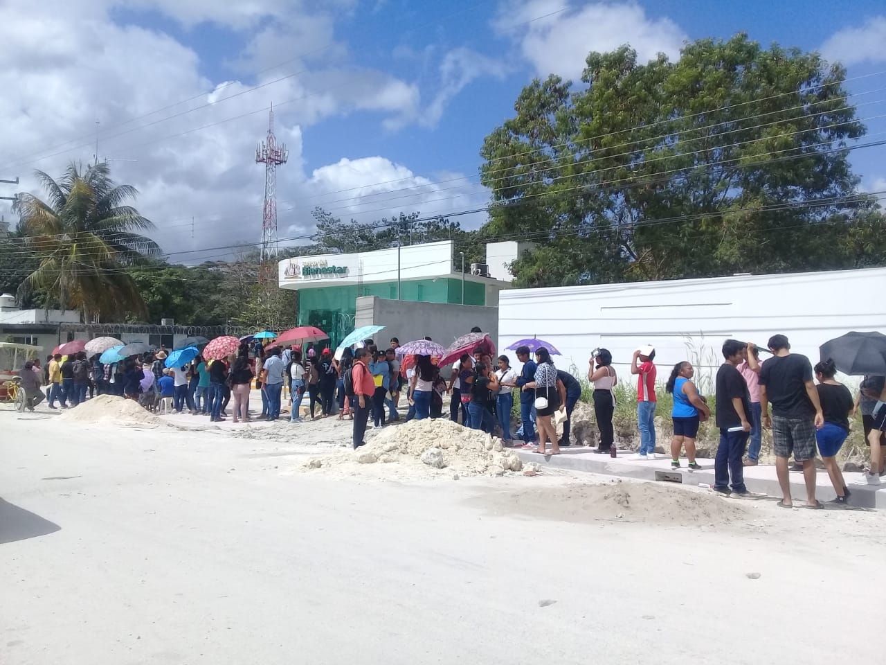 Las tarjetas para cobrar la Beca Benito Juárez se entregan a estudiantes de Candelaria, Campeche