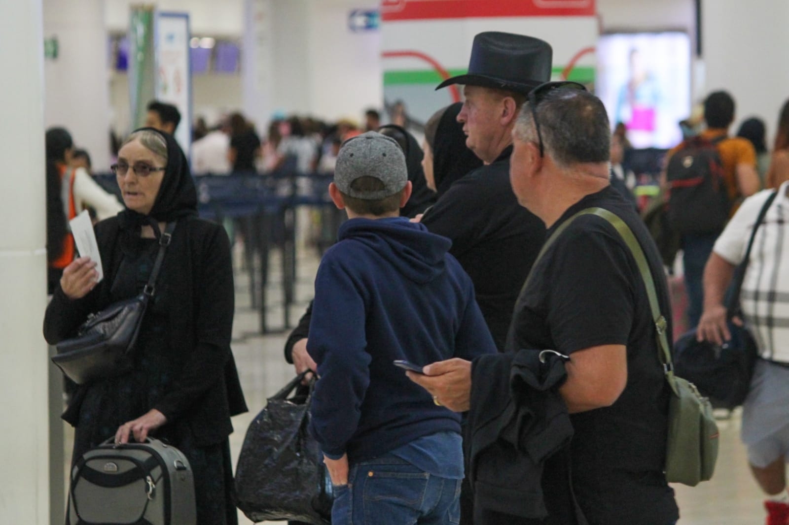Menonitas regresan a Chihuahua desde el aeropuerto de Cancún: EN VIVO