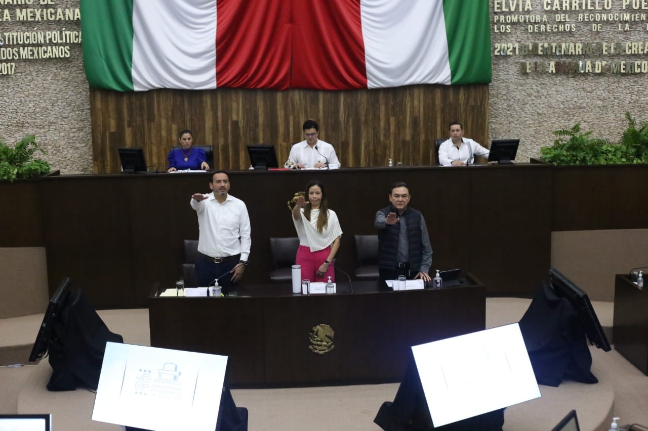 Integrantes del gabinete de Mauricio Vila exponen acciones en Yucatán