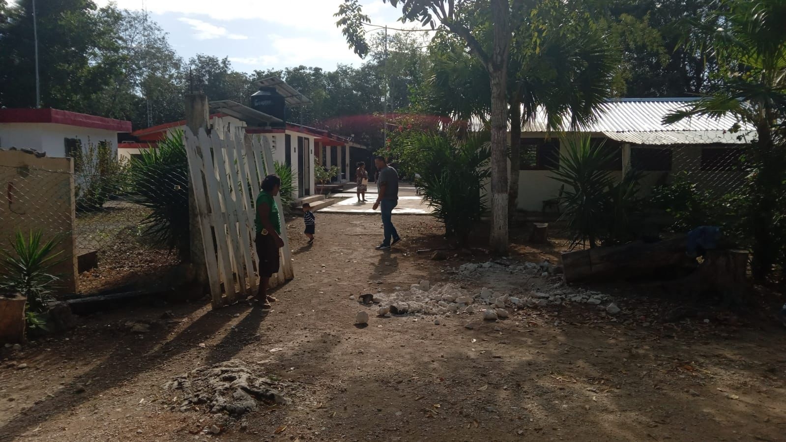 Amantes de lo ajeno se roban cinco paneles solares de una escuela en Playa del Carmen