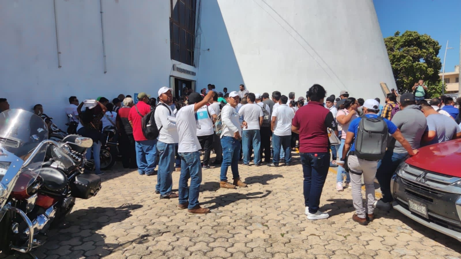 Mototaxis de Chetumal se manifiestan en el Congreso de Quintana Roo; buscan regulación