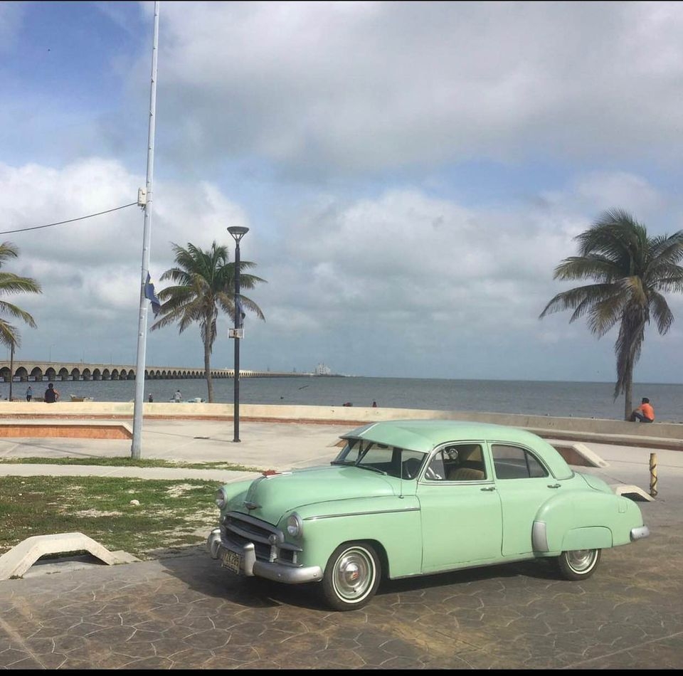 Este es el auto más antiguo que circula por el Puerto de Progreso en Yucatán