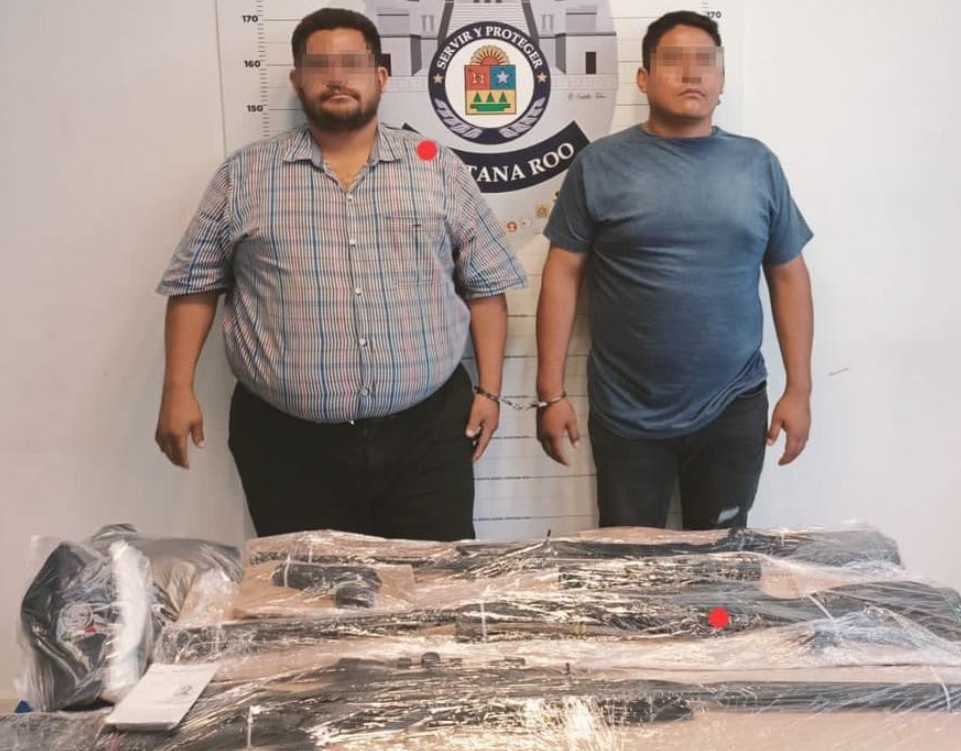 Detienen a dos falsos agentes aduaneros en Cancún