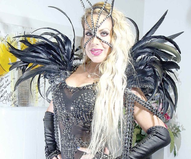 La actriz y cantante, Lorena Herrera se convirtió en la 'Reina del Espectáculo' del Carnaval de Isla Mujeres