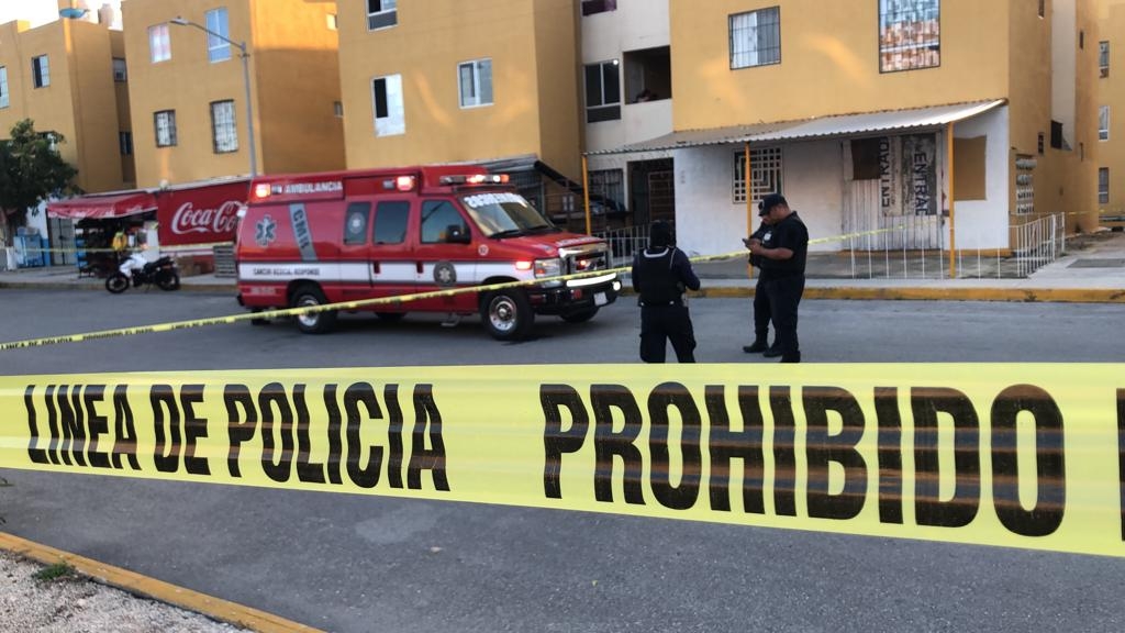 Ejecutan a un hombre frente a su esposa en la Región 249 en Cancún