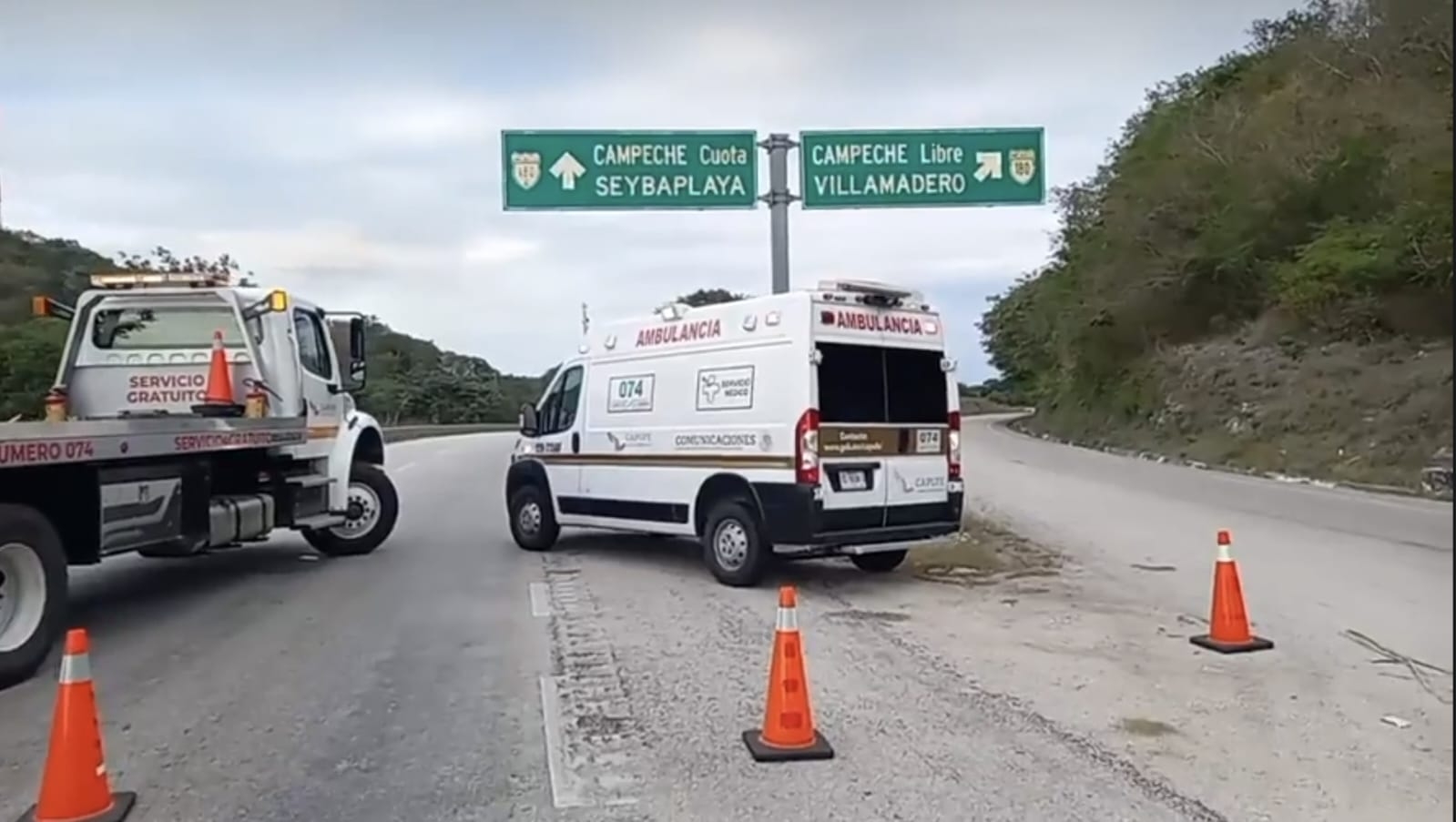 Personal de Capufe mantiene este bloqueo en la autopista de Champotón
