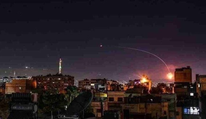 Siria sufre ataque israelí en medio del caos por terremoto: VIDEO
